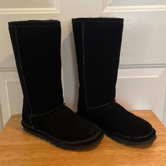 Ladies size 5 BearPaw black lined flat boot.  EUC - Picture 3 of 17